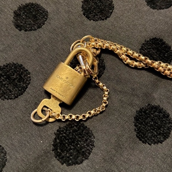 Louis Vuitton brass lock & key with necklace - Picture 2 of 4